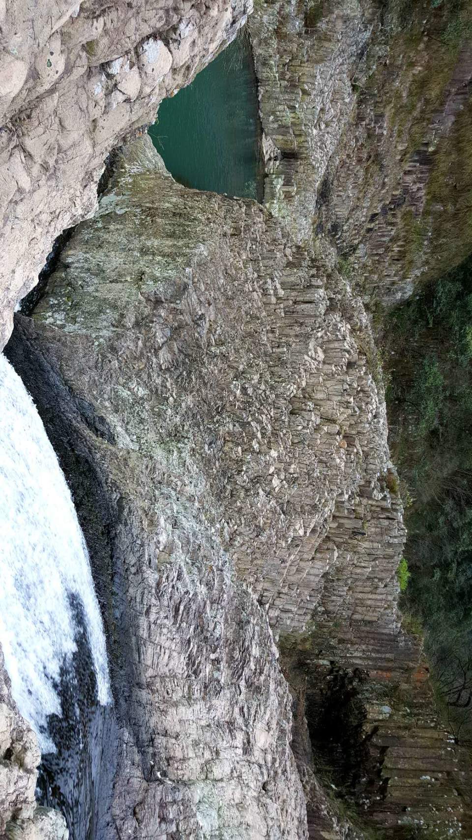 一尖之溪尾洋火山柱状理