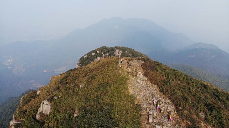 一尖留雪嶂登顶