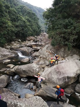 二尖八角楼峡谷