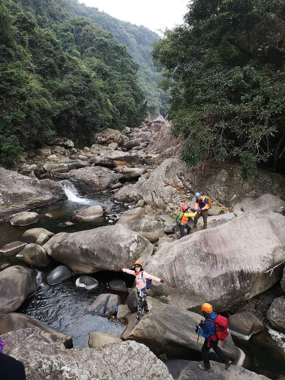 二尖八角楼峡谷
