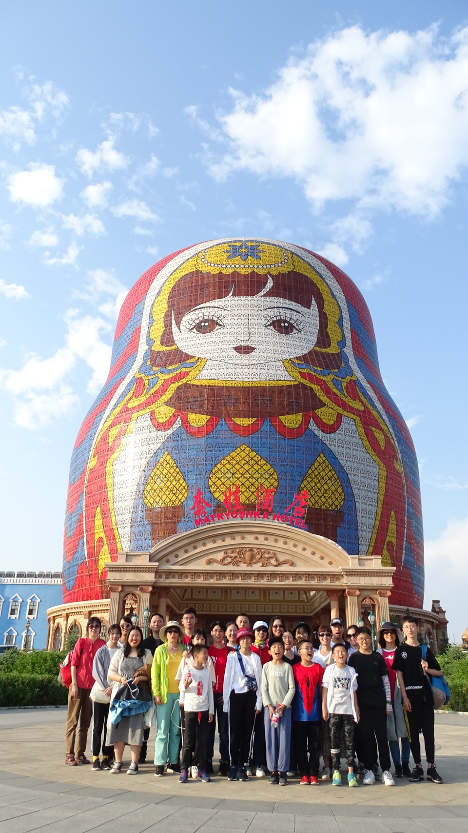 2019.07.05套娃广场全家福