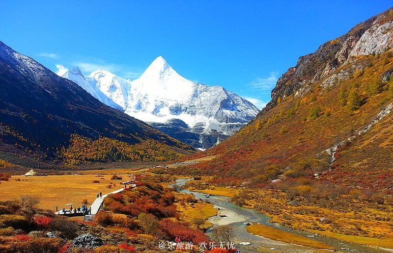 亚丁央迈勇神山.jpg