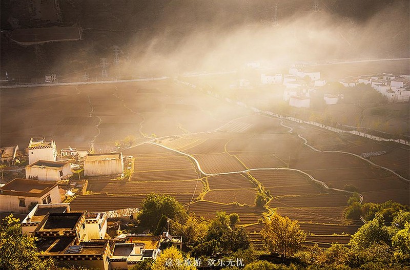 乡城晨景.jpg