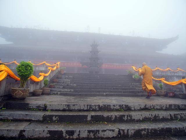 不谢前世，不修今生，去梵净山看看来世
