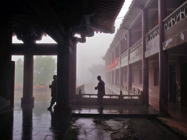 不谢前世，不修今生，去梵净山看看来世