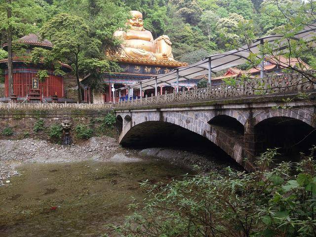 不谢前世，不修今生，去梵净山看看来世
