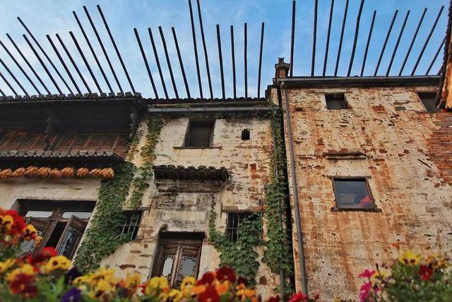 这个开满鲜花的古村落，也许你曾梦见过？