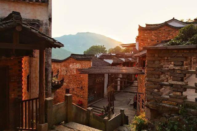 这个开满鲜花的古村落，也许你曾梦见过？