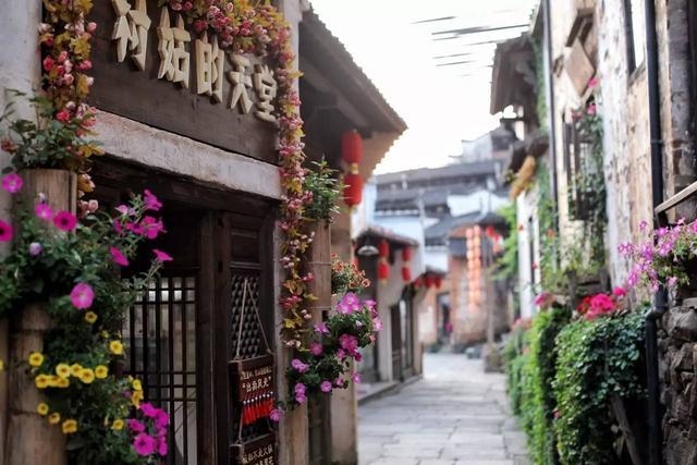 这个开满鲜花的古村落,也许你曾梦见过?