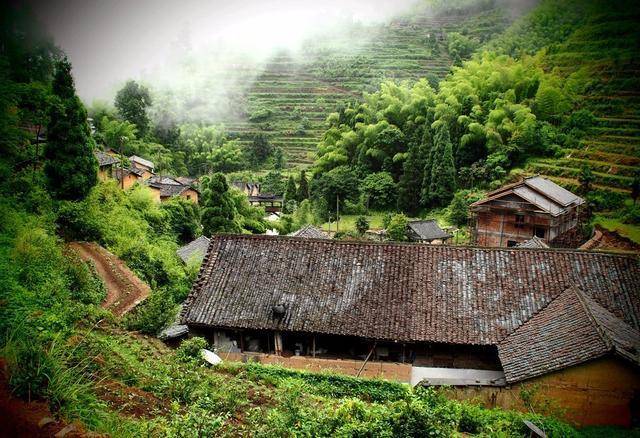 中国最美的梯田到底美成什么样？来这个童话小城你就知道了