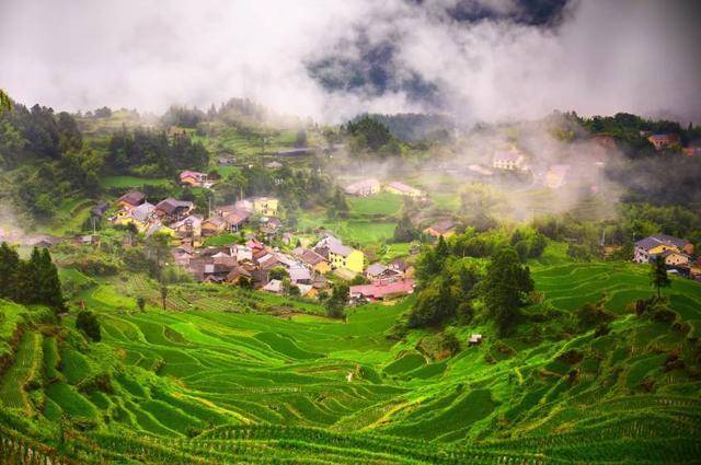 中国最美的梯田到底美成什么样？来这个童话小城你就知道了