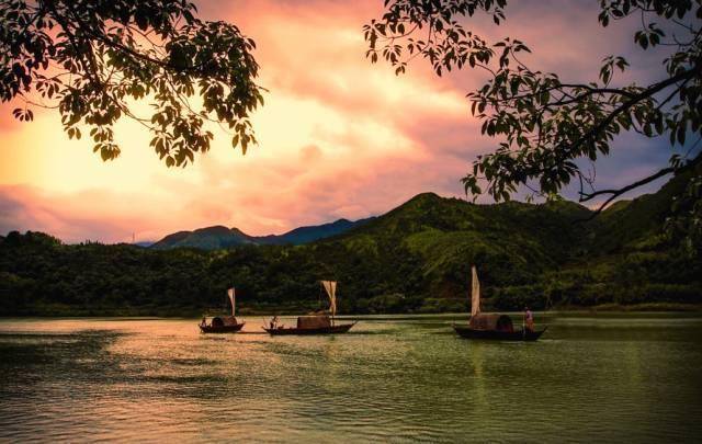 中国最美的梯田到底美成什么样？来这个童话小城你就知道了