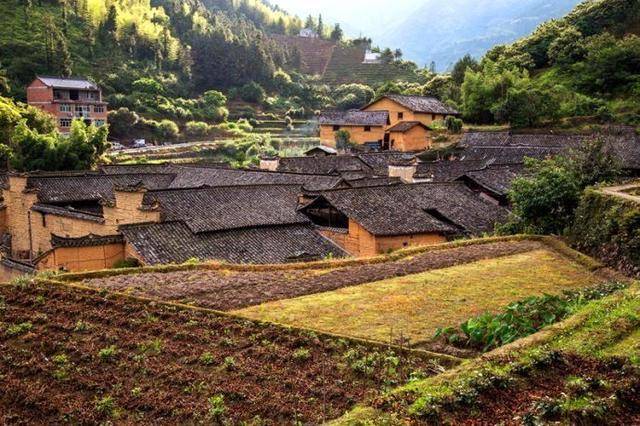 中国最美的梯田到底美成什么样？来这个童话小城你就知道了