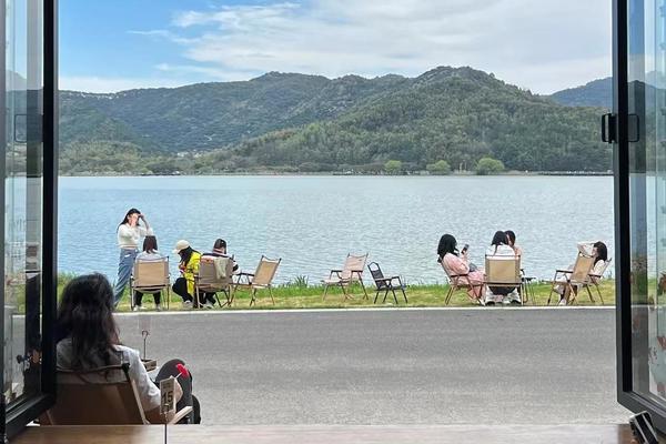 【周二前早鸟价减30】1.11徒步拜祭岭古道，登顶一览东钱湖、隐秘宝藏石刻公园、体验环线绿野仙踪之路