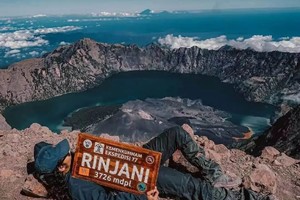 【2026印度尼西亚】5.1-5.5 林贾尼｜此生必去全球十大最美火山徒步路线，爬火山、玩瀑布、看玻璃海