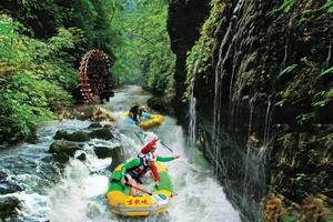 【清远】网红打卡---清远古龙峡全程漂流、云天玻霸、古龙九瀑、清凉笔架山、网红营地天幕烧烤、篝火狂欢二日游