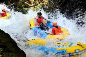 【大丰门】全球漂流之霸--大丰门漂流、天池、瀑布群山石奇观、正果老街美食一日游