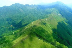 【阳山2天】广东最美山脊莫六公.牛湖线--行走穿越千年喀斯特地貌峰林，行走阳山屋脊广东顶级徒步线路高山草甸二天