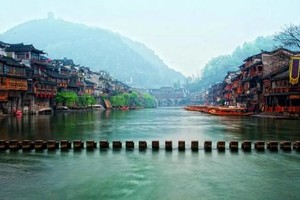 【云天玻霸】打卡魅力长沙/逛网红 R门山国家森林 玻离祥 小城凤惶古城4天