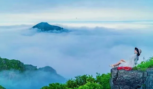 【清远2天】广东第一险峰金子山、云海、玻璃桥、天梯、油岭瑶寨、万山朝王、篝火长桌宴二日游