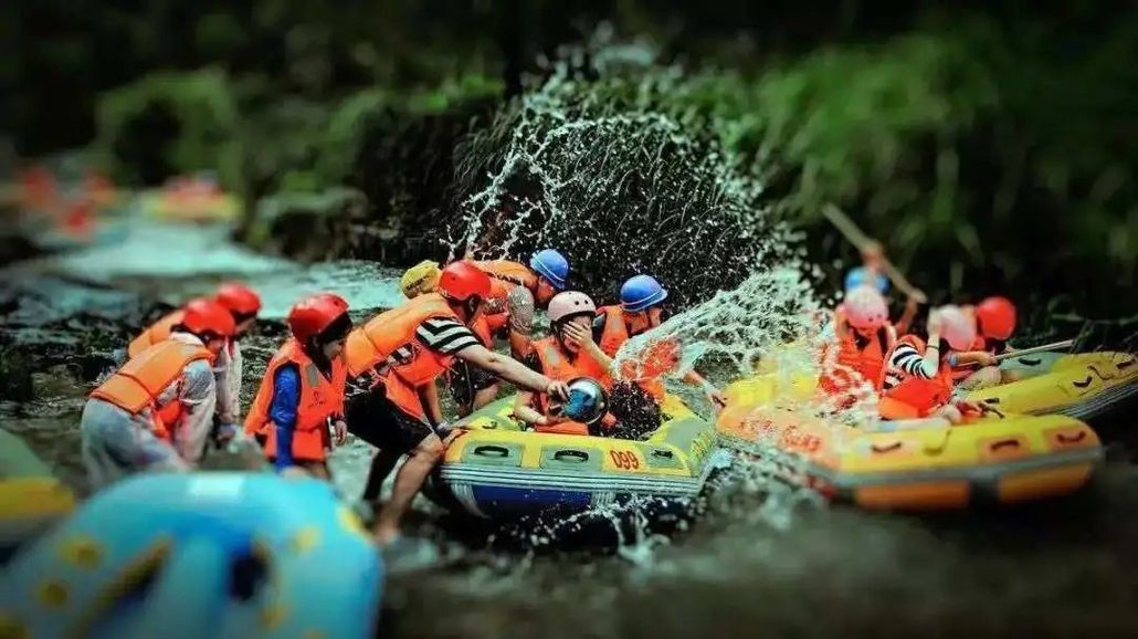 19【清泉湾漂流】首创高空玻璃河道漂流 竹林极速漂流 动感山泉水城