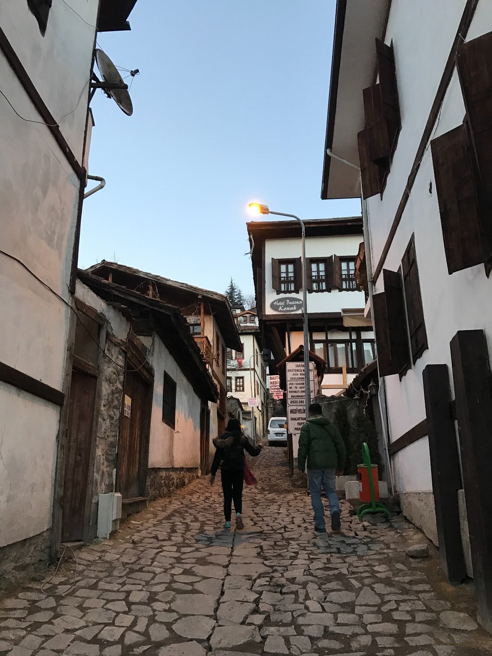 FCC11F6C-362E-4D57-BBC1-617FAD639E77