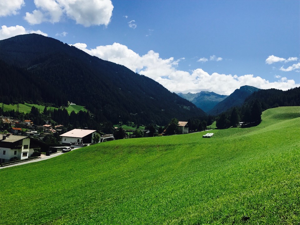 7F27FA23-812D-4605-9226-36F5DA87A326