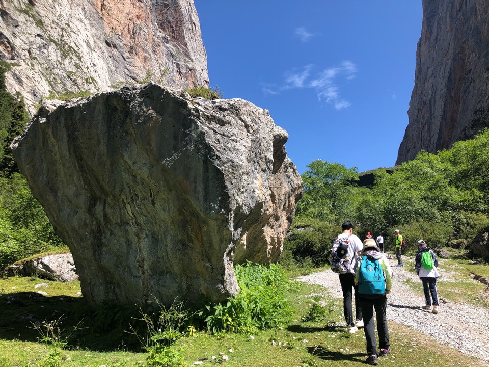 EB434318-18BF-48CD-8B4B-47167E7FF306