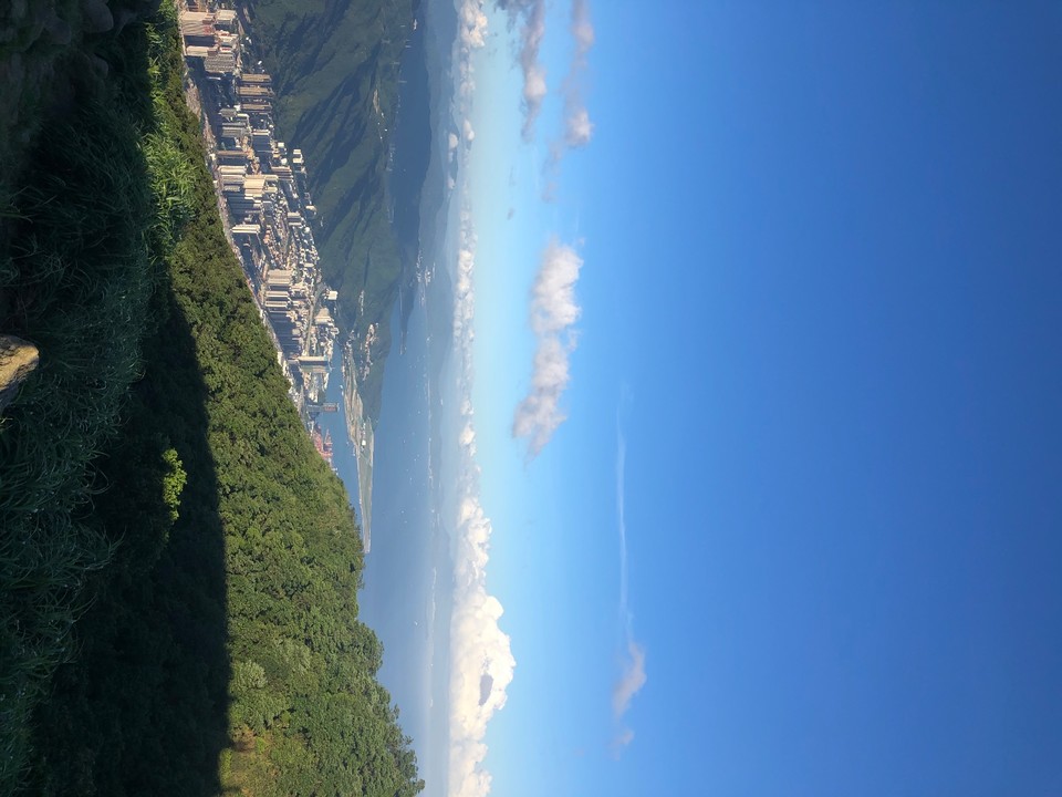 DF949283-6084-47E3-A3E6-A3009850901B