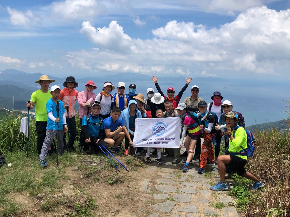 8CE3670C-3222-4F29-9DA5-B8E307A5947A