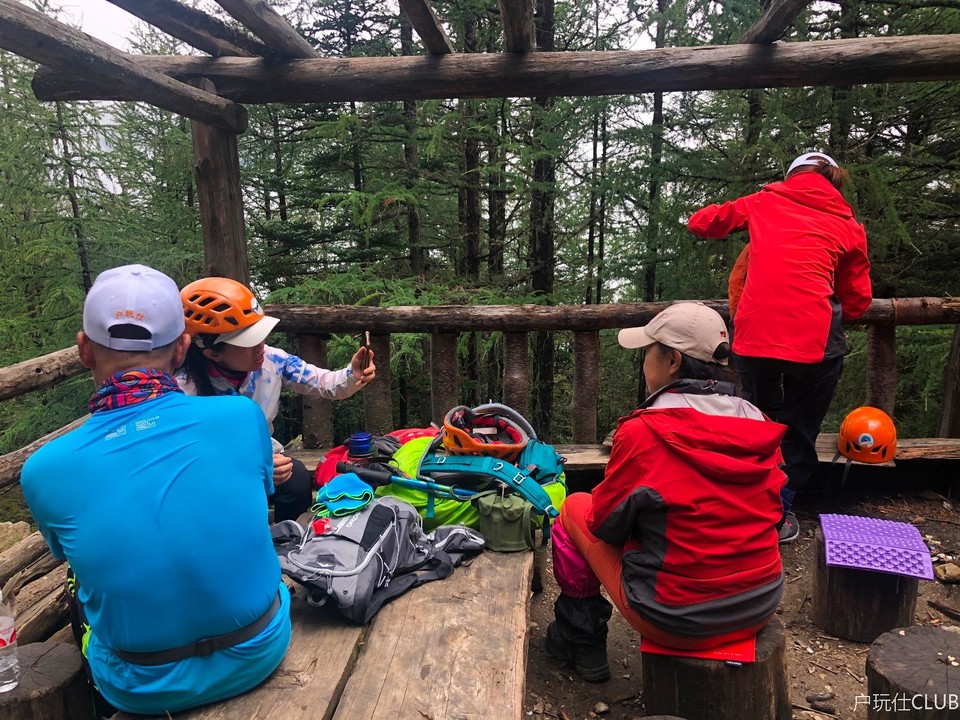 325D64B3-0E50-4F85-BB00-6D4DBFC411C2