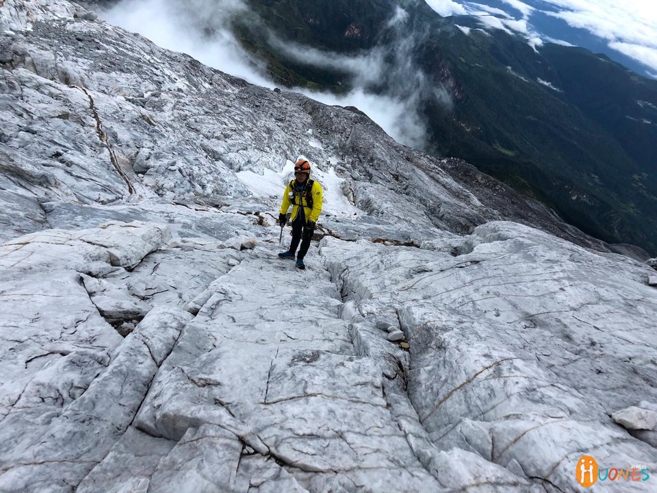 B9F5325F-01CA-4F3B-B21F-061D6D4EAC96