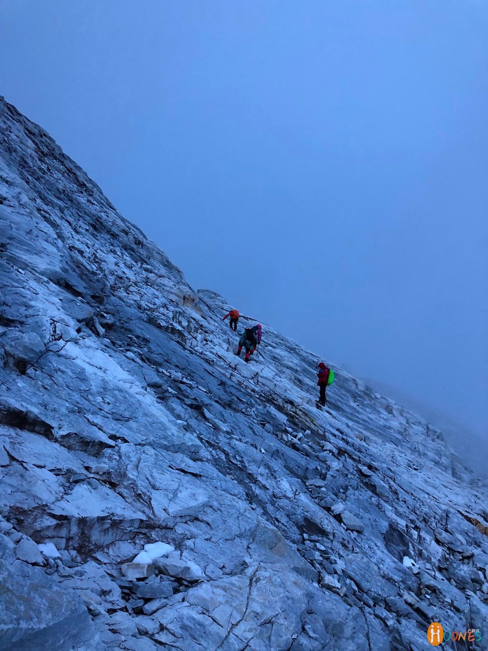 AAB87C06-2782-4A02-8D51-78310177A37E