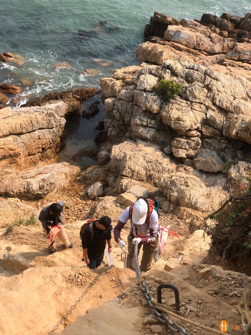 8B59C4E4-40C6-4EB6-BBCC-83EC87A68E8E