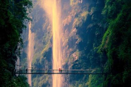 梵山凈水:梵凈山、黃果樹大瀑布、荔波大小七孔、西江千戶苗寨、鎮遠古城、青龍洞、馬嶺河峽谷、萬峰林,贈送高蕩布依古寨