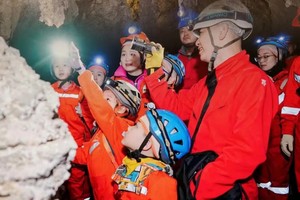 【五一已成行】聆听·天文地心|5天4晚|黄果树-天眼FAST-探洞-天空之桥|探秘水洞群喀斯特地心异世界