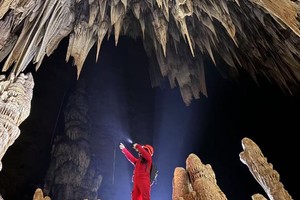 梵行黔徒 | 贵州梵净山+乌东苗寨+镇远古城+盗梦空间探洞+响水岩瀑布轻徒步5日