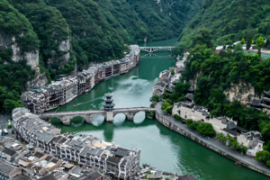 苗疆走廊 | 2-6人私家团·黄果树+小七孔+西江苗寨+镇远古城+梵净山6日