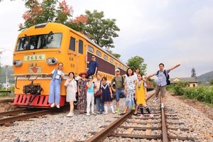 【滇黔精华】 昆明-抚仙湖-建水-滇越小火车-普者黑赏荷采莲-弥勒温泉-东风韵-马岭河-万峰林-万峰湖-峰林布依7日