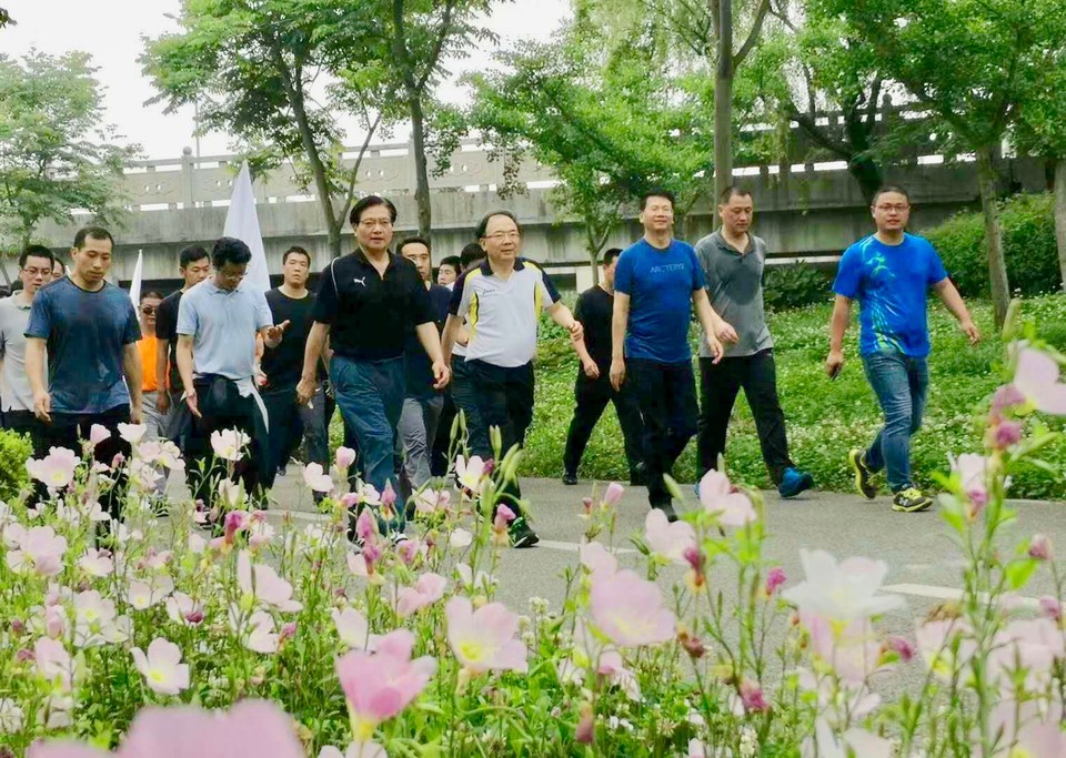 1088FEE2-1048-4FE7-AFCD-BDCF051D1CC1