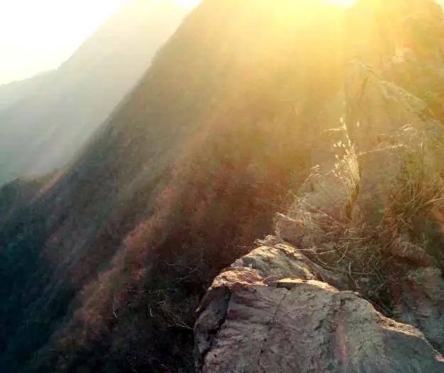京西一条不宜错过的徒步登山线路