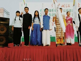 恰同学少年(左一左二)