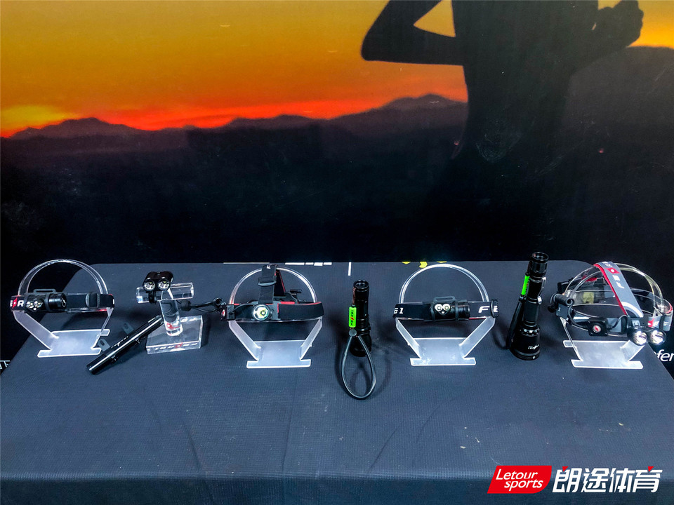 2020甘孜山地户外运动装备展_12