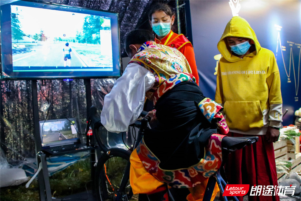 2020甘孜山地户外运动装备展_17