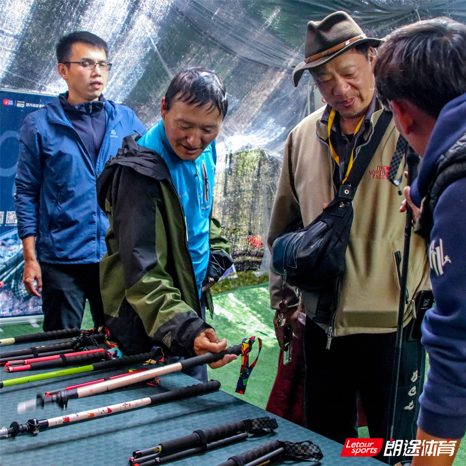 2020甘孜山地户外运动装备展_18