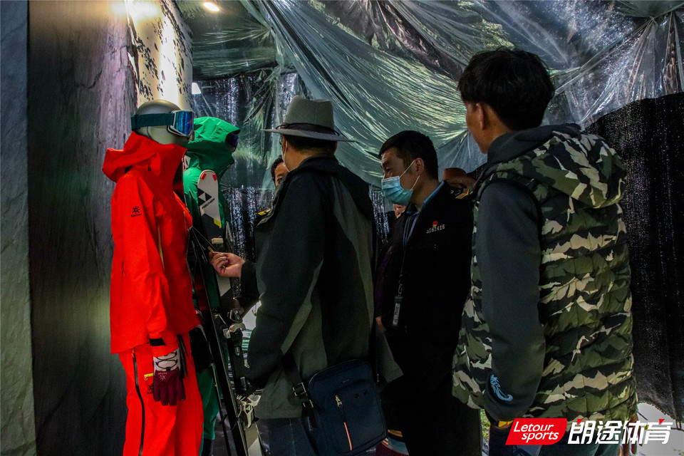 2020甘孜山地户外运动装备展_28