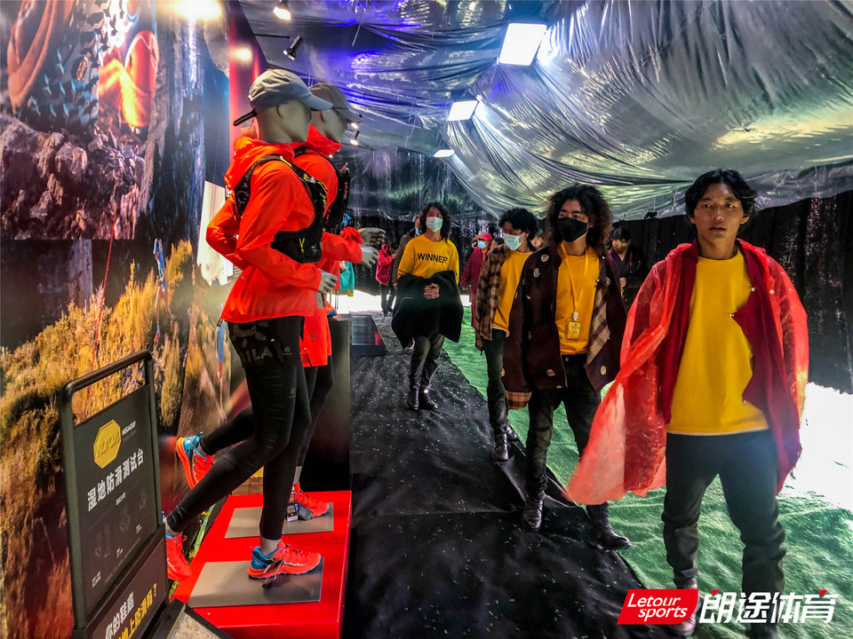 2020甘孜山地户外运动装备展_32