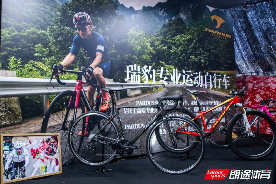 2020甘孜山地户外运动装备展_37