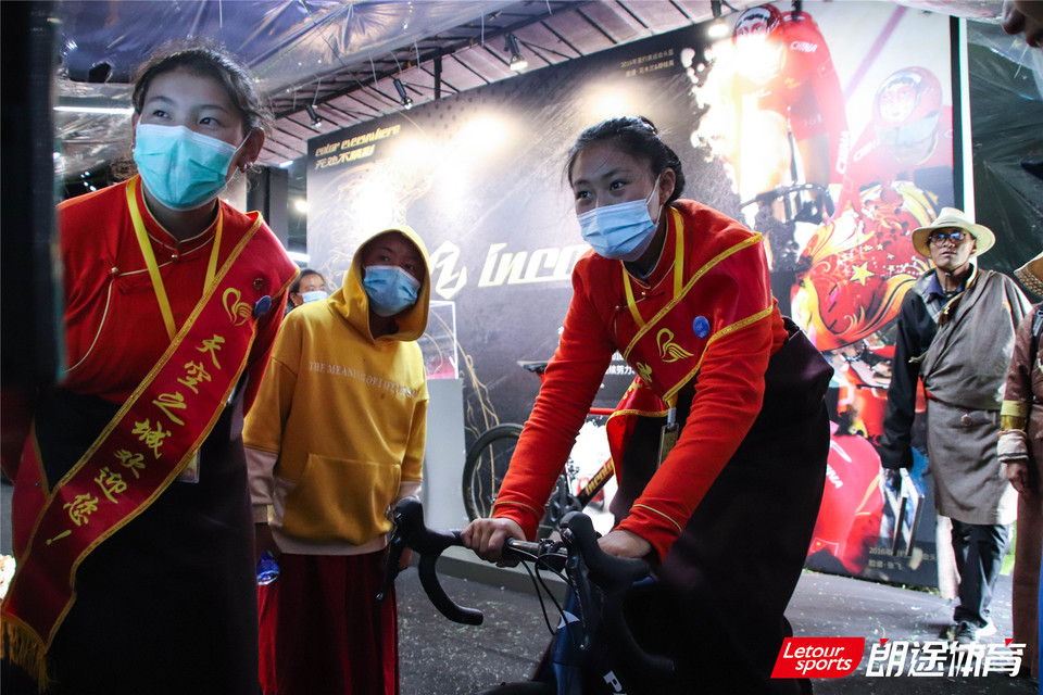 2020甘孜山地户外运动装备展__IMG_2046