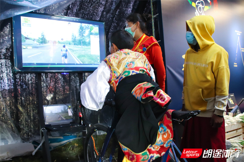 2020甘孜山地户外运动装备展__IMG_2049